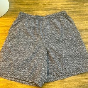 Lulu Lemon Grey/Black Shorts! 7 inch LINERLESS